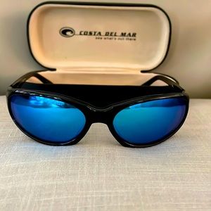 Costa Del Mar polarized blue lense sunglasses. Men or ladies